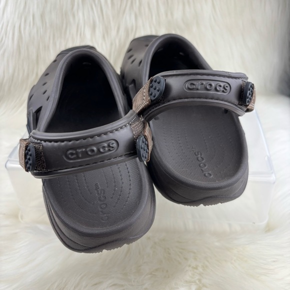 CROCS Dual-Tone Clogs - Picture 3 of 10